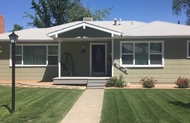 Come & stay with us and enjoy the beauty of the western slope of Colorado.