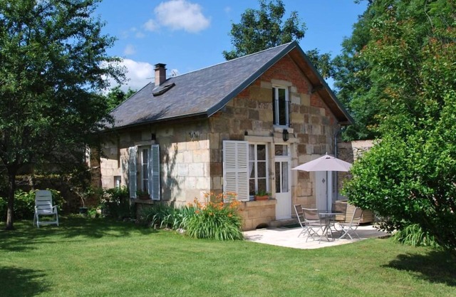 COMFORT air-conditioned house with garden, terrace in Medieval City in Burgundy