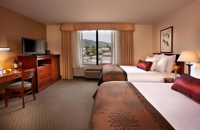 Comfort and Convenience! Free Breakfast, Pet-Friendly Room, Indoor/Outdoor Pool