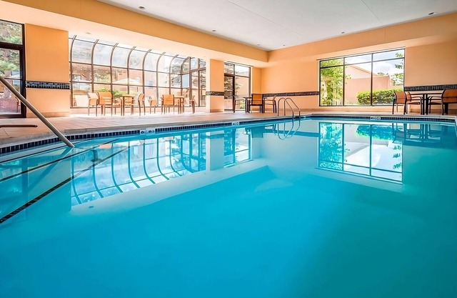Comfort and Location! Free Parking! Near Overland Park Convention Center!