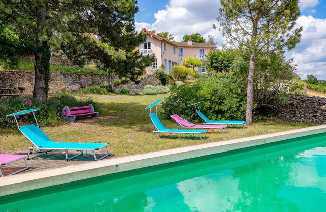 COMFORT, CHARM, POOL AND EXCEPTIONAL VIEW