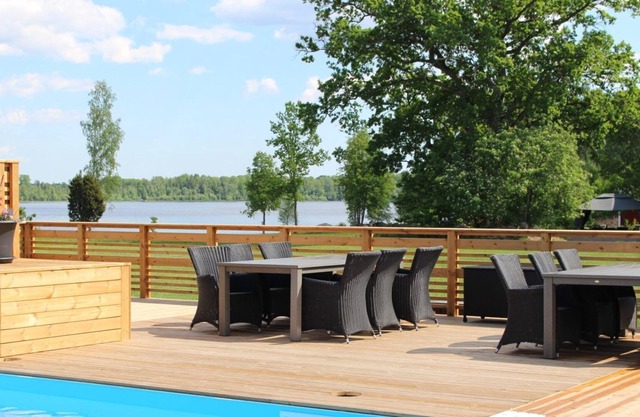 Comfort holiday home with lake location, motor boat and pool
