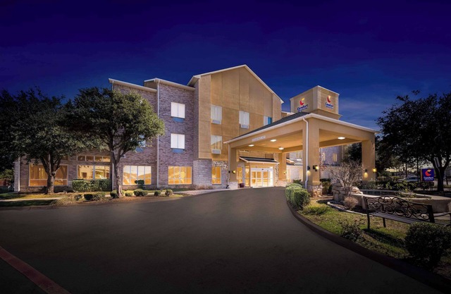 Comfort Inn & Suites Near Lake Lewisville