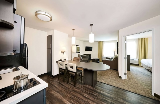 Comfort Meets Affordability! Free Parking, Pets Allowed, Near Laurel Acres