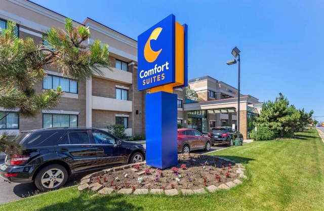 Comfort Suites Oakbrook Terrace near Oakbrook Center