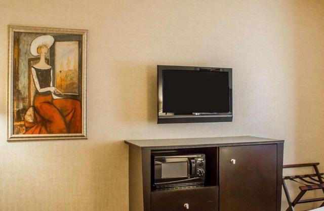 Comfort Suites
