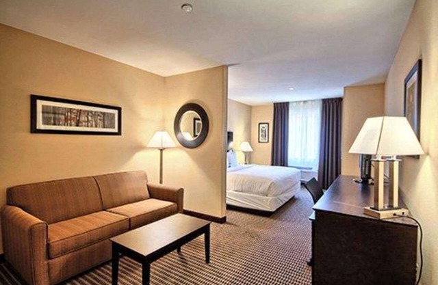 Comfort Suites