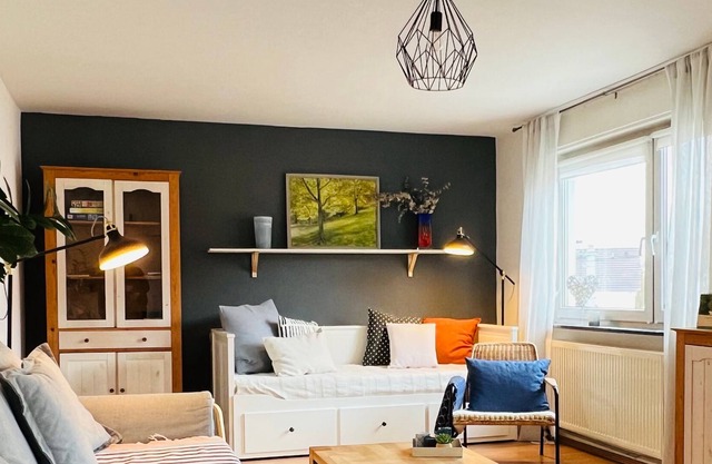 Comfortable apartment with a large balcony- close to KIT Nord and Karlsruhe