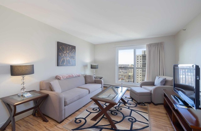 Comfortable 1BR Retreat in Downtown. Fully Equipped with Wi-fi and Parking Space