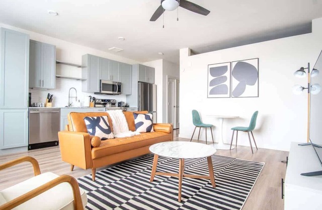 Comfortable 1BR Suite w Pool, Parking, Gym 08