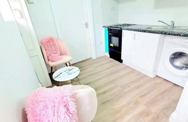 Comfortable 2 Bed Apartment| Pass the Keys