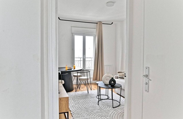 Comfortable 2-room apartment in Paris - II