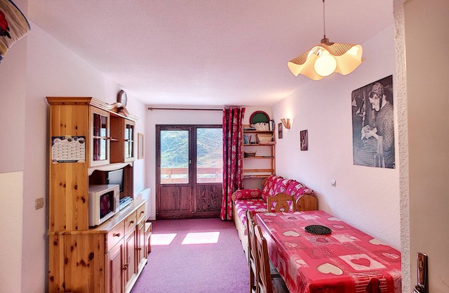 Comfortable 2-room apt for 4, ski-in/ski-out, wifi, parking