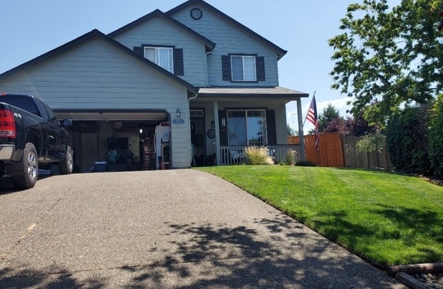 Comfortable 3-bedroom house in superb Washougal with WiFi, clubhouse with pool.