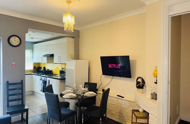 Comfortable 4-bedroom house close to Coventry city centre