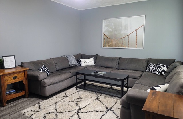 Comfortable 4 Bedroom/1.5 Bathroom Home