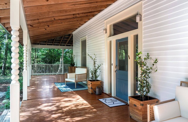 Comfortable and Chic 1 bedroom/1 bathroom Suite