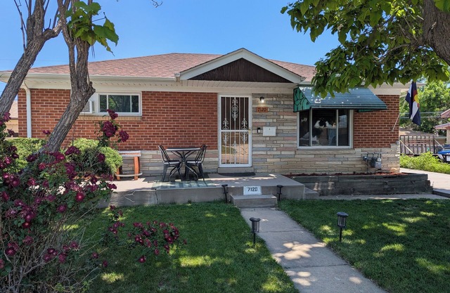Comfortable and quiet family neighborhood 420 friendly