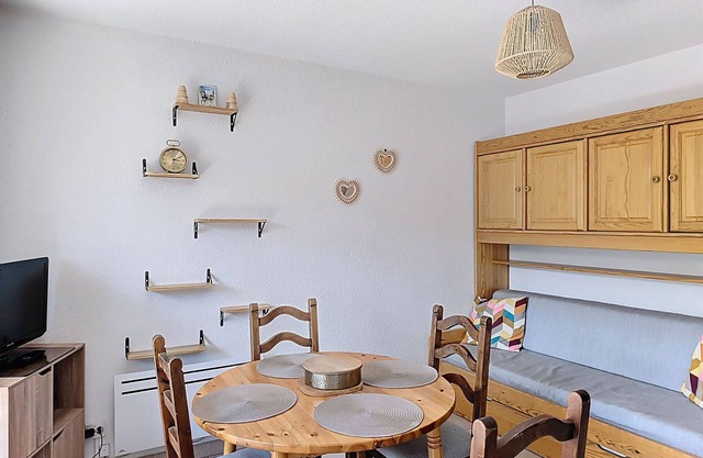 Comfortable apartment for 4 with south balcony, pets allowed, parking