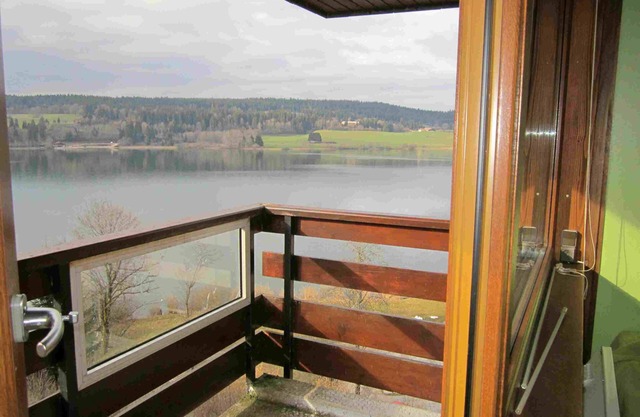 Comfortable apartment with stunning views of the St Point lake