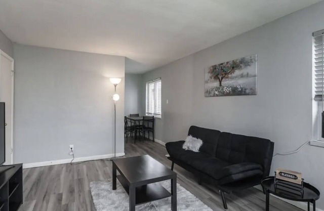 Comfortable apartment ; discount on extended stay available !