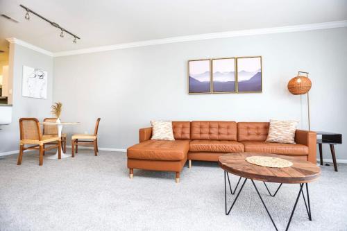 Comfortable Apartment with Pool Gym & other Amenities #3304