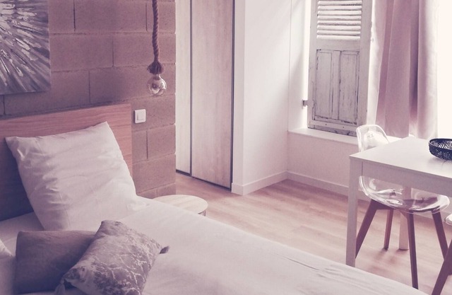Comfortable bohemian style studio in the heart of Creusot town