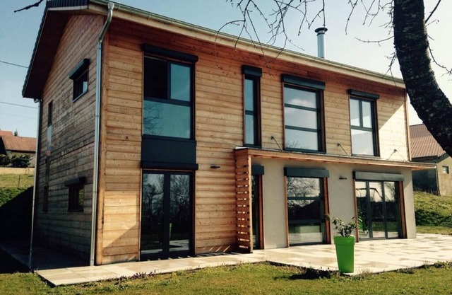 Comfortable, bright house. Centrally located for discovering the region!