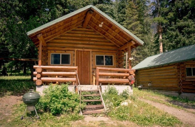 Comfortable Cabin next to Yellowstone National Park