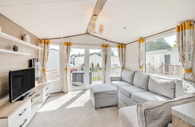 Comfortable caravan with one double with en suite with toilet, and one twin.