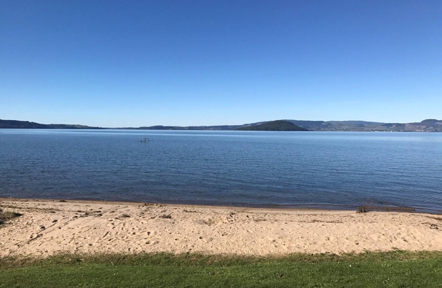 Comfortable character home near Rotorua lakefront, fast Wifi.