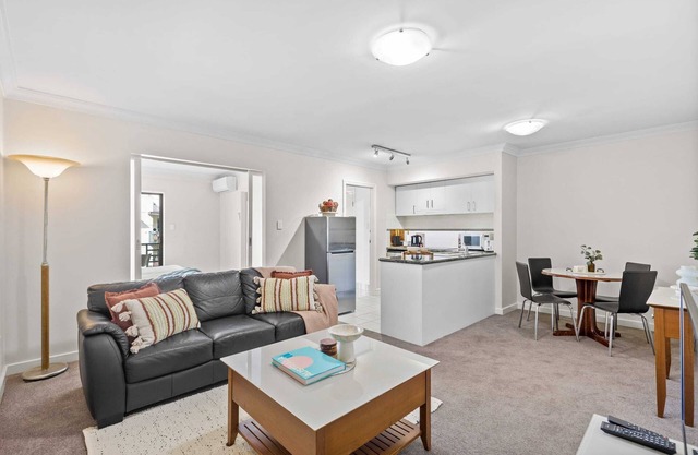 Comfortable City Apartment by Kings Park | Free Parking
