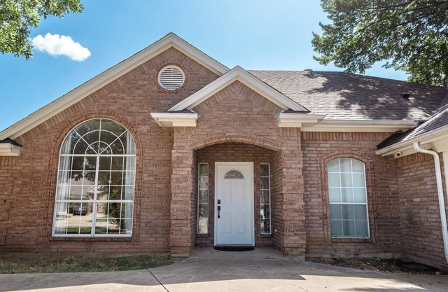 Comfortable, clean, 3 bedroom house. Perfect work from home space.