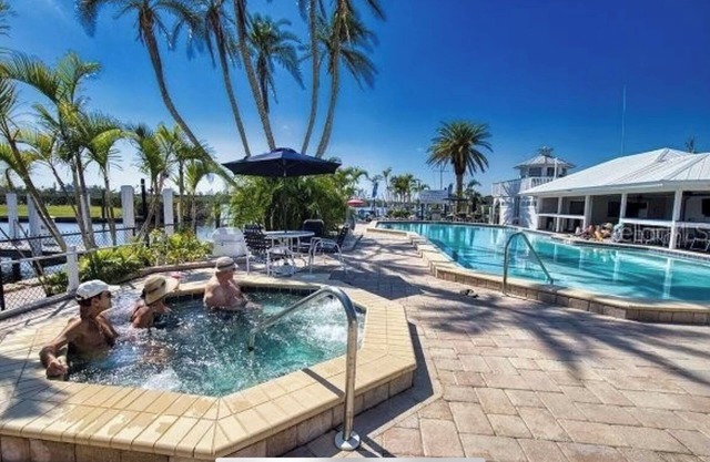Comfortable Condo w/marina and ICW views & Private Beach Access