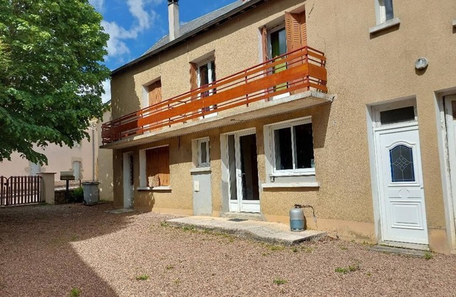 Comfortable cottage in the center of the village of Moux to discover the Morvan