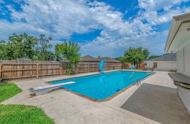 Comfortable Escape - Pool w/Slide & Hot Tub, Great for Families & Groups