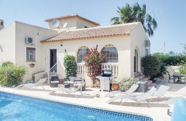 Comfortable family villa with private heated pool for 8 people