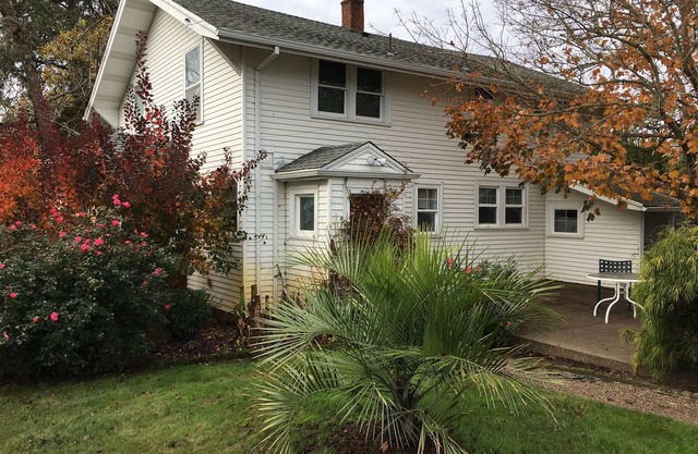 Comfortable farm house just outside Silverton