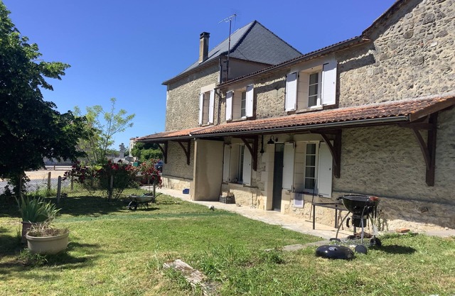 Comfortable stone house ideal for vacations with family or friends