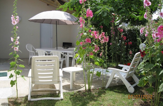 comfortable house renovated in quiet residential area