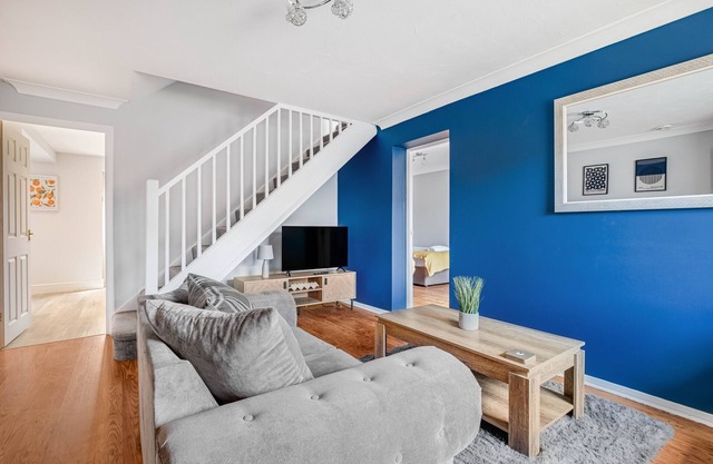 Comfortable Home away from Home with FREE Parking