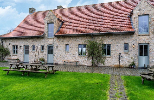 Comfortable home for a group with a large garden