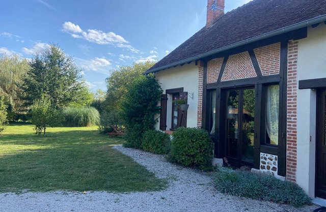 Comfortable house with park and swimming pool, ideal for families or just relaxing.