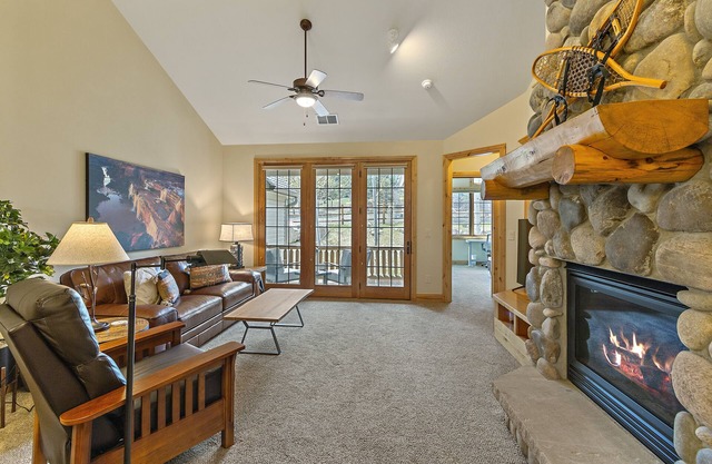 Comfortable Mountain Condo 10 minutes from I-70