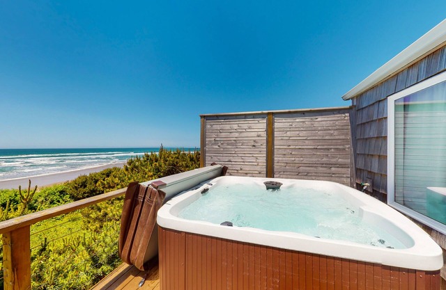 Comfortable Oceanfront Getaway w/Easy Beach Access and Ocean Views - Dogs OK