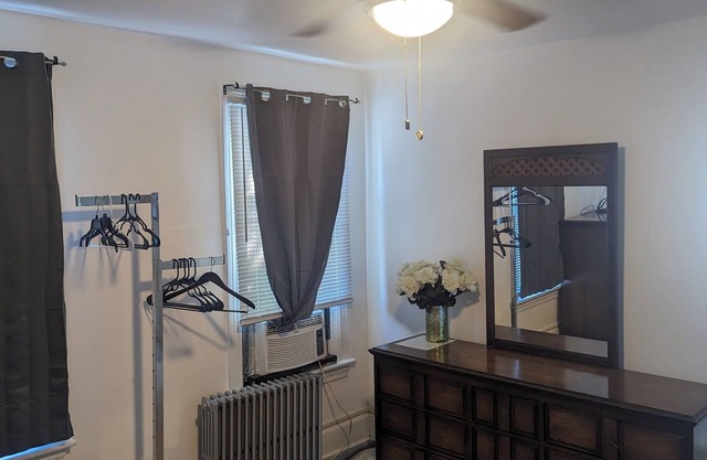 Comfortable one-bedroom unit with private parking