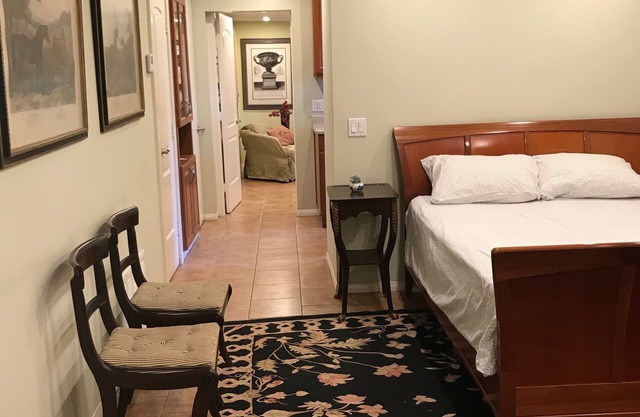 Comfortable private apartment for 3 people in a beautiful Echo Park.