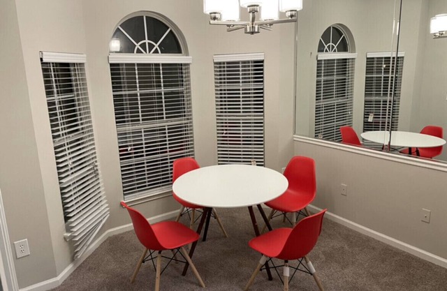 Comfortable & Quiet living in the Vinings area