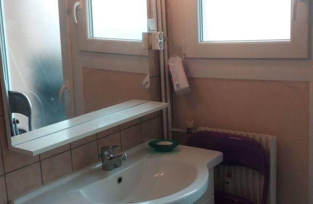 Comfortable room with wifi, fan, auxiliary heating