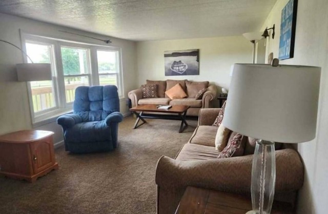 Comfortable Stay in Aprtment w/Pool Access, Community Fire Pit, and Lake Access
